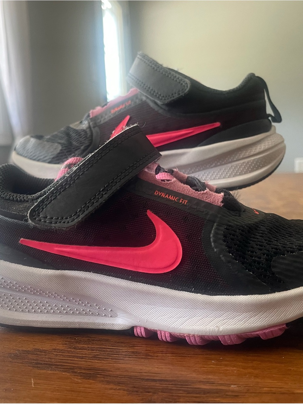 Nike Kids Black & Hot Pink Dynamic Fit Sneakers